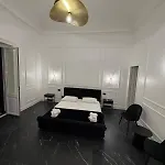 ゲストハウス Four Luxury パレルモ