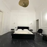Four Luxury ゲストハウス