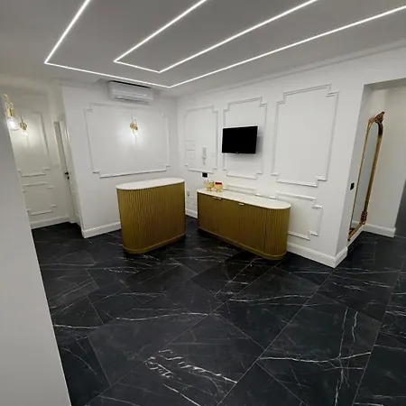 Four Luxury 招待所 3*