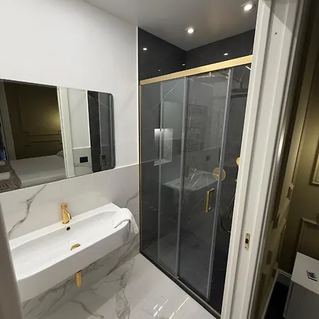 Four Luxury 招待所