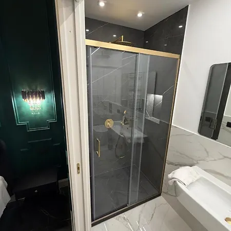 Four Luxury