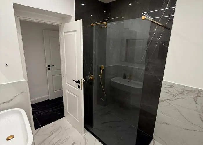 게스트하우스 Four Luxury 3*