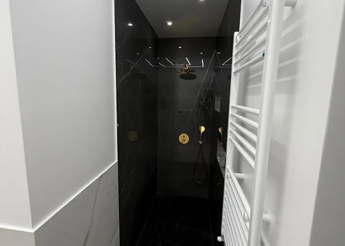 게스트하우스 Four Luxury 3*